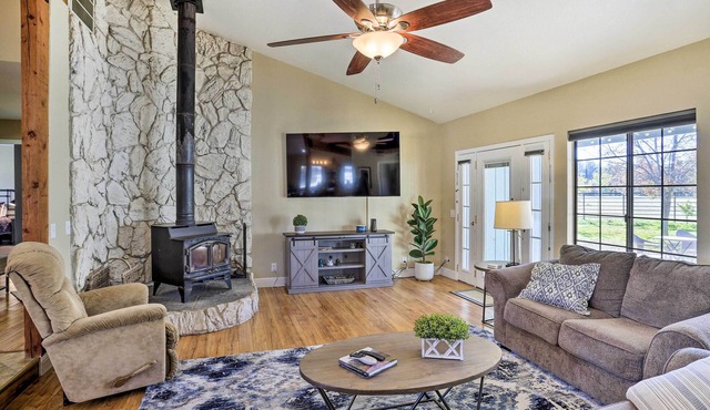 Updated Cottonwood Home w/Patio & Fire Pit!