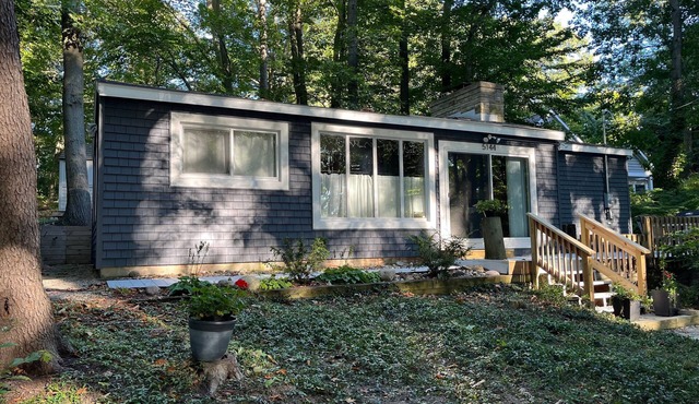 Updated Cozy Cabin near Lake Michigan