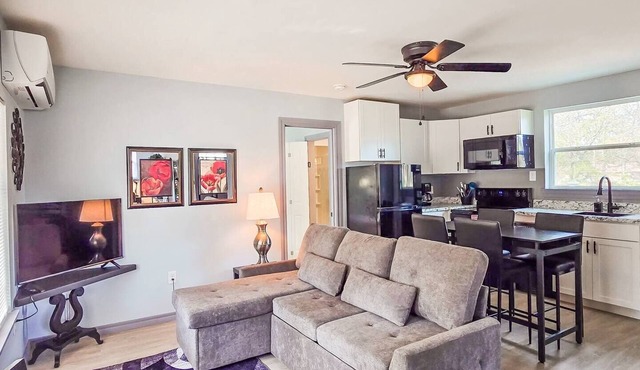 Updated, Cozy Cottage in the Heart of Checotah