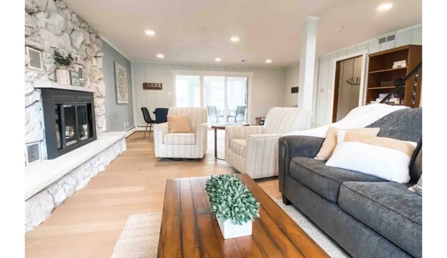 Updated, Cozy Lakefront Cottage w/Sunset Views