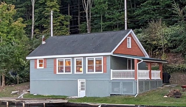 Updated Cuba Lake Retreat. Pontoon Available