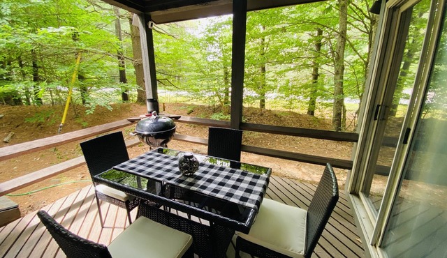 Updated Cute Chalet, Hot Tub! Close to lakes, hiking, state parks, golf course!