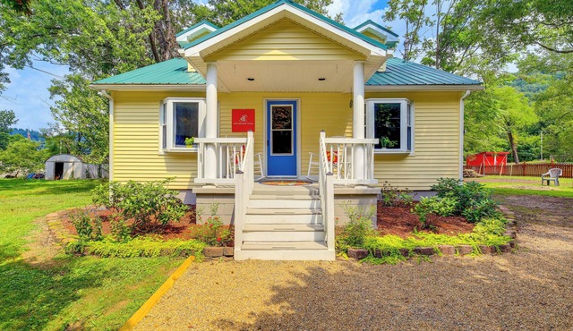 Updated Damascus Cottage on Appalachian Trail!