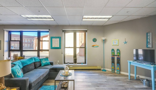 Updated Del Norte Apartment, Walk to Downtown!