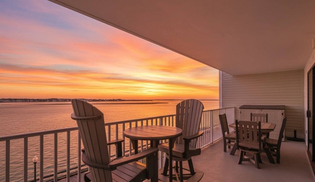Updated, Direct Bay Front, Bay Front Pool, 3 Blocks to Beach and Boardwalk