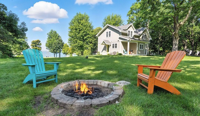 Updated Door County Lake House | Sunsets, Fire Pit, Family-Friendly