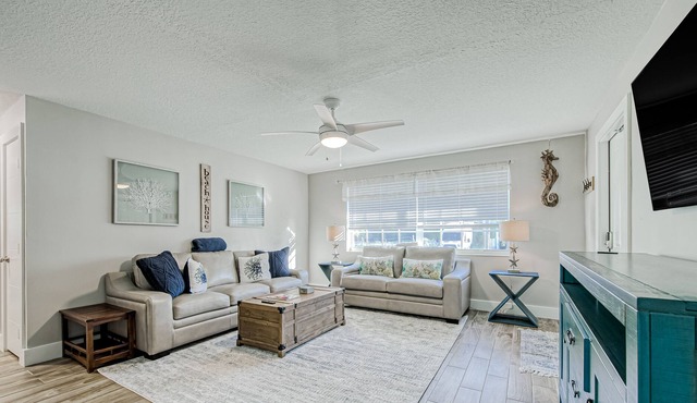Updated double-duplex with 2 kitchens, 2 lanais, grills, AC, & W/D - near beach