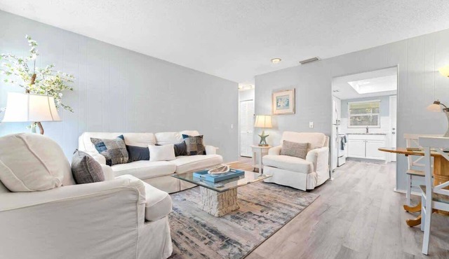 Updated Downtown Sarasota Villa, 2b/2b