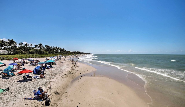 Updated Dtwn Naples Condo: Across From Beach!