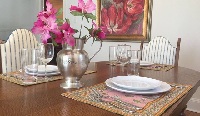 Updated, elegantly appointed historic home close to downtown