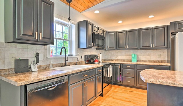 Updated Family Home ~ 1 Mile to Delaware River!