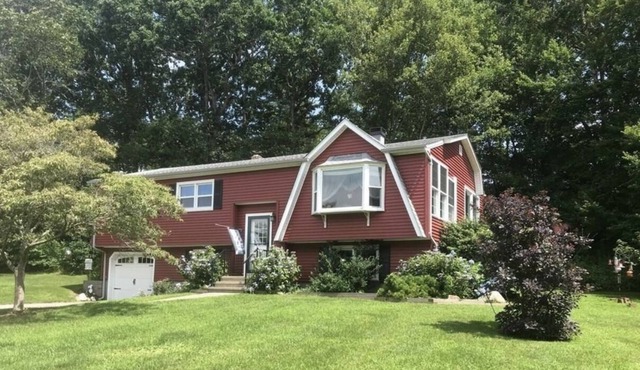 Updated family house in a quaint neighborhood (peloton)