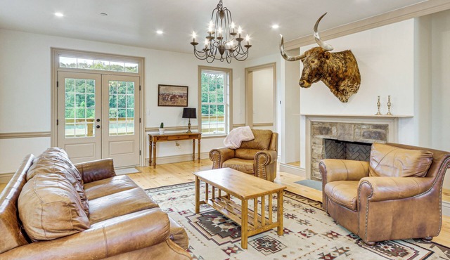 Updated Farmhouse < 2 Mi to Historic Middletown!