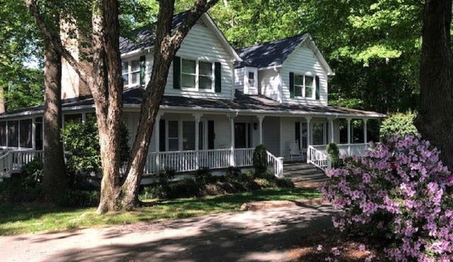 Updated Farmhouse - Great rates on extended stays