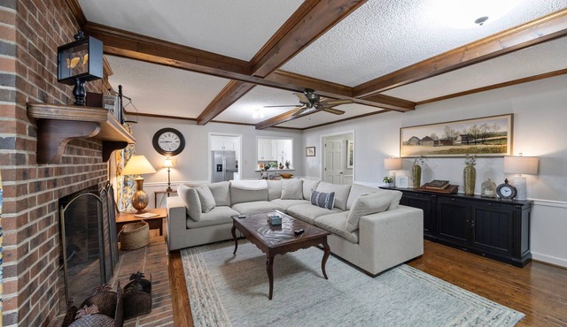 Updated Farmhouse Retreat Near Kerr Lake