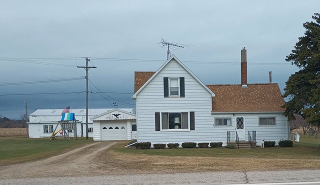 Updated farmhouse with close access to all attractions
