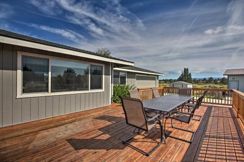 Updated Farmhouse with Deck on Central Oregon Canal!