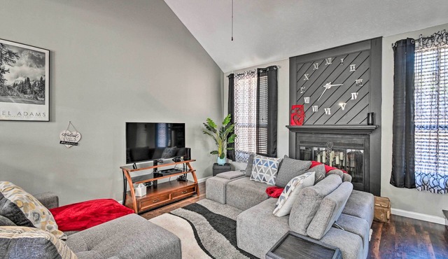 Updated Fayetville Townhome-Away-From-Home w/Yard