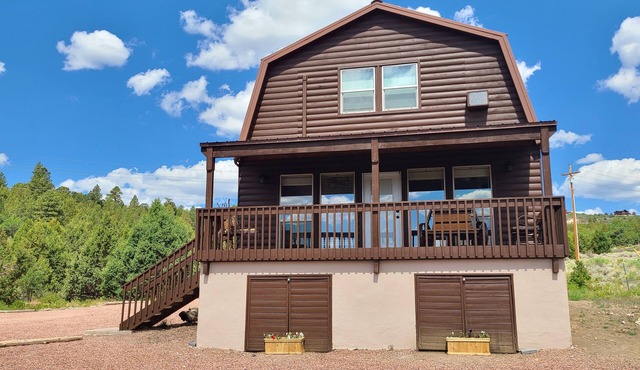 Updated for 2025! Midway between Bryce & Zion. Hike, Bike, ATV, Stars, Wildlife.