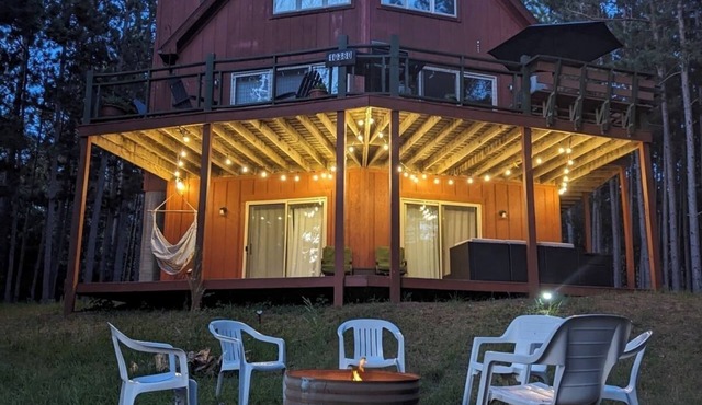 Updated for large groups on private lot. Right next to world famous Torch Lake!