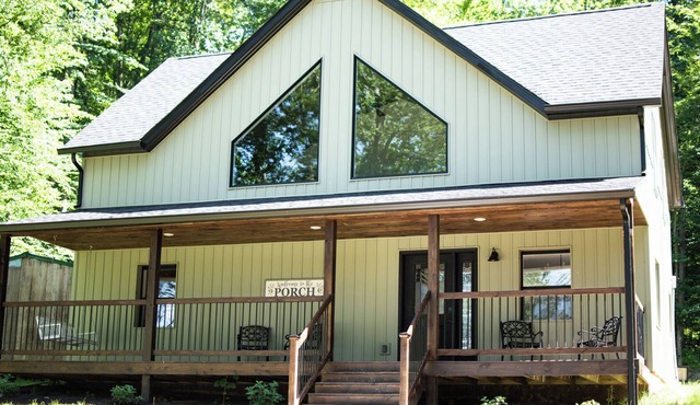 Updated Getaway in the hills of southern Indiana. Minutes from Starve Hollow SRA