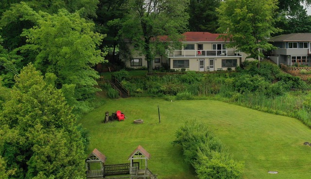 Updated guest apartment with lake views and close to Lake Michigan beaches