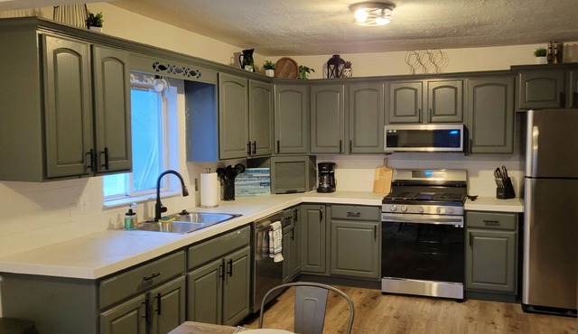 Updated Higgins Cottage w/AC - Walking Distance to Higgins & Boat Parking