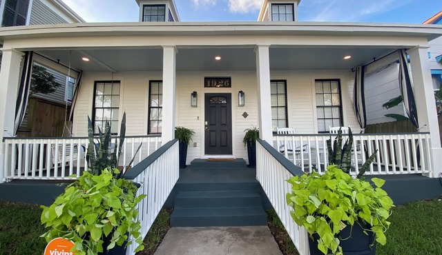 Updated Historic Home Walk to Beach- Pet Friendly!n