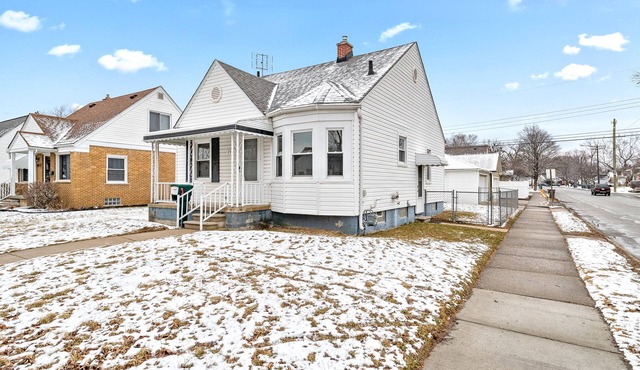 Updated Home! 10 min to Airport/Greenfield Village