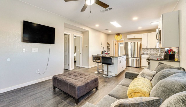Updated Home 2 Mi to Downtown Texarkana!