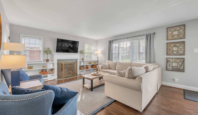 Updated Home | Downtown | Luxe Beds | Ping Pong