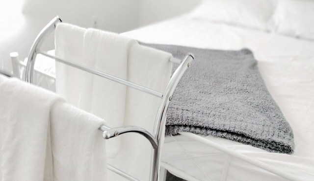 Updated home on 2/3 acre w/HOT TUB and BOAT DOCK! Walk to 3 bars/eateries