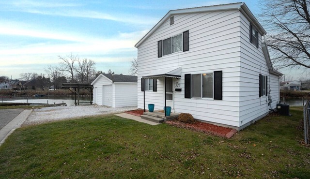 Updated home viewing Belle River Canal