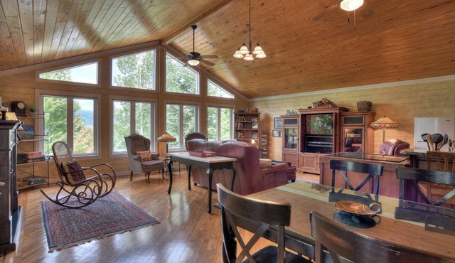 Updated home with views near downtown Durango - Hot Tub, AC & Yard