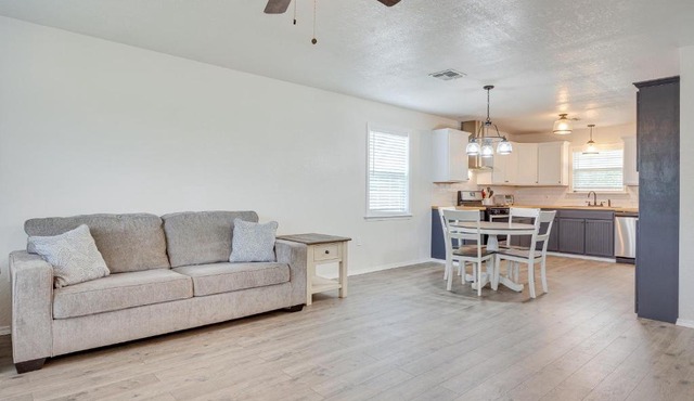 Updated Home with Yard about 14 Mi to Quartz Mountain!