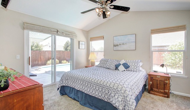 Updated House - King Bed, Pool & Hot Tub in a quiet family friendly neighborhood