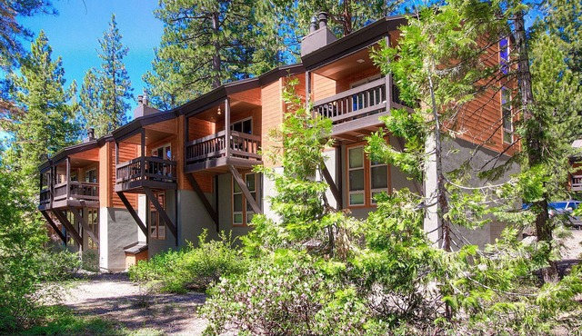 Updated Incline Condo w/BBQ, Deck, Fireplace, Summer Pool and Tennis (TCC0447)