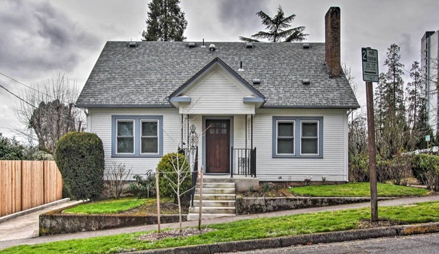 Updated Interior & Yard! Eugene Home 1 Mi to UO