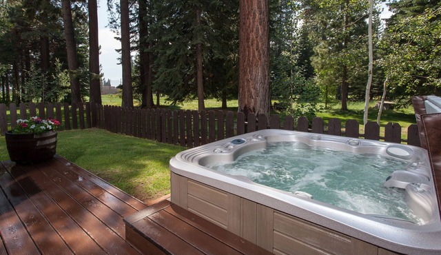Updated Kings Beach Cabin - Walk to Beach, Hot Tub