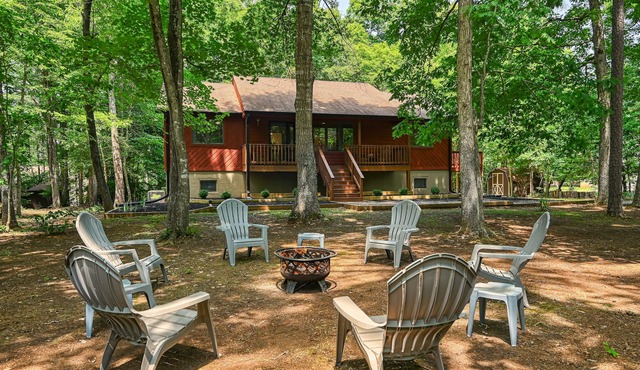 Updated Lake Anna Cabin with TWO King Suites