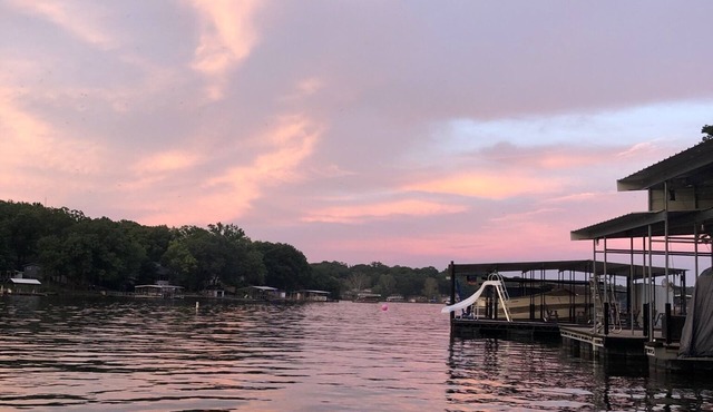Updated lake house guest suite with Great Views, Easy Lake Access, Swim Dock
