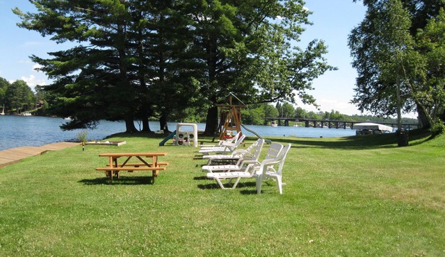 UPDATED LAKE MINOCQUA CABIN AND PONTOON RENTAL OPTION