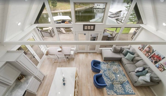 Updated lakefront home w/ boat dock near Shangri La!