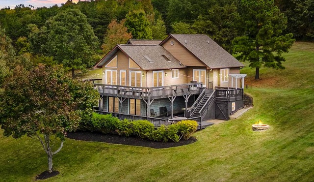 Updated lakefront home & studio with water views, hot tub, dock & game room