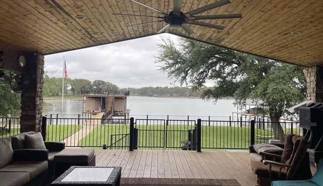 Updated Lakehouse on Cedar Creek Lake/Fenced in backyard/Great Neighborhood