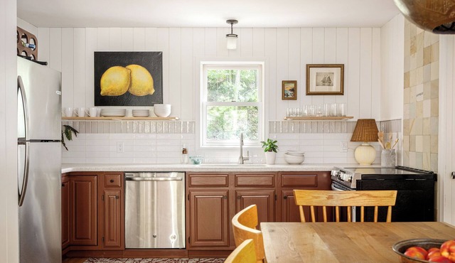 Updated Leelanau home nestled bt Suttons Bay & West Bay, 3 min walk to 2 beaches
