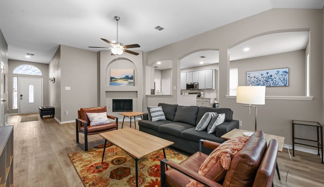 Updated Lonestar Cozy Retreat 3BR - Quick access to DFW airport, Denton area