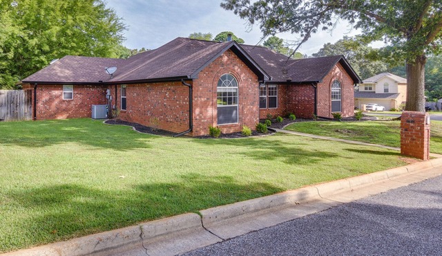 Updated Longview Home ~ 6 Mi to Downtown!