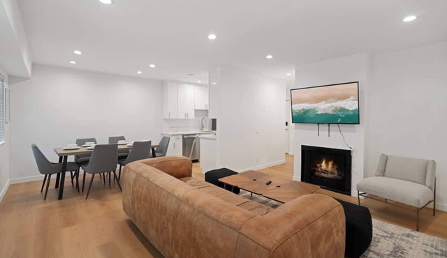 Updated Los Angeles Apartment with Pool – Near Universal