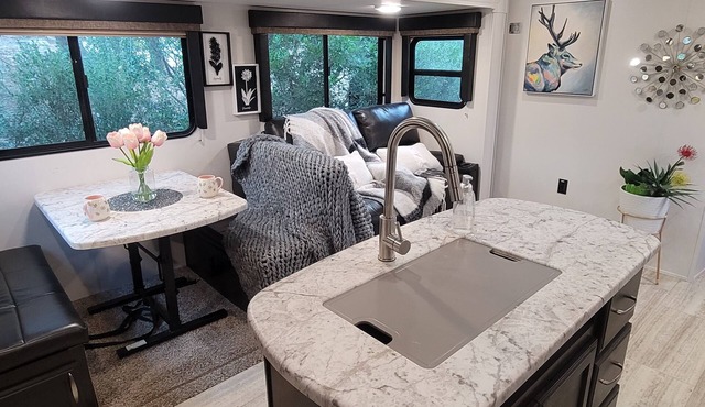 Updated ! Luxury Lake Travis RV